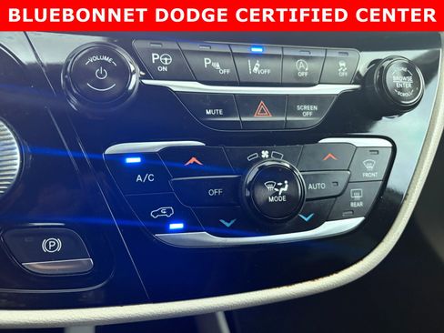 Used 2019 Chrysler Pacifica Touring Plus w/ Advanced Safetytec Group FWD image 17