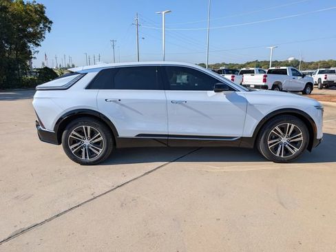 New 2026 Cadillac Lyriq Luxury image 36