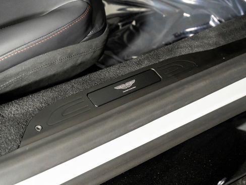 Used 2025 Aston Martin V8 Vantage Coupe image 44