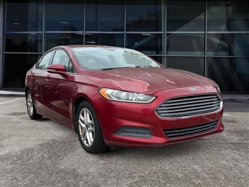 Used 2015 Ford Fusion SE FWD image 2