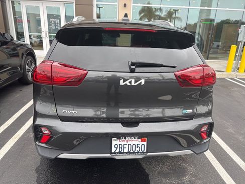 Used 2022 Kia Niro EX image 3