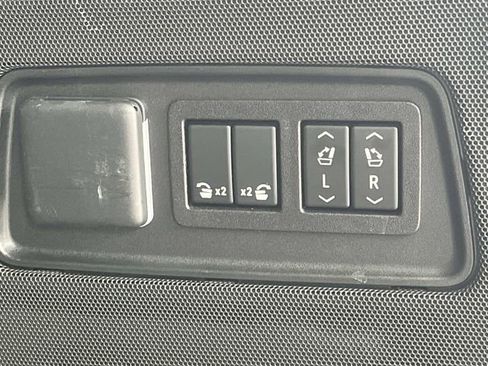 Used 2023 Cadillac Escalade ESV Sport Platinum image 26