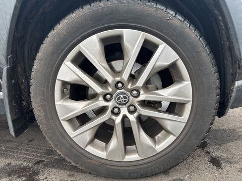 Used 2019 Toyota RAV4 Limited image 9