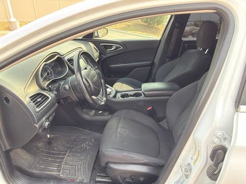 Used 2015 Chrysler 200 Limited w/ Convenience Group FWD image 12