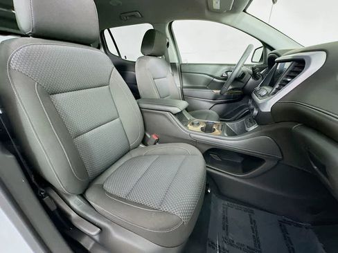 Used 2023 GMC Acadia SLE image 15