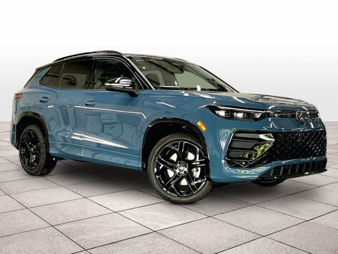 New 2026 Volkswagen Tiguan SE R-Line FWD image 2