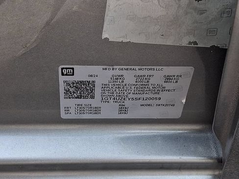Used 2025 GMC Sierra 2500 AT4X AWD/4WD image 32