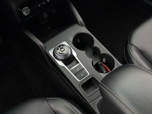 Certified 2025 Ford Escape Platinum AWD/4WD image 27
