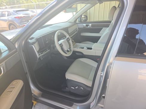 Used 2025 Hyundai Santa Fe SEL FWD image 4