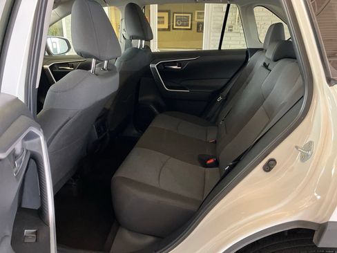 Used 2025 Toyota RAV4 XLE AWD/4WD image 8