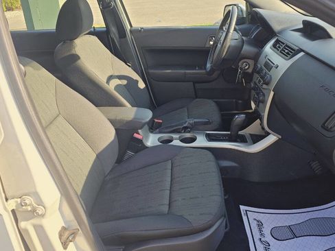 Used 2011 Ford Focus SE image 14