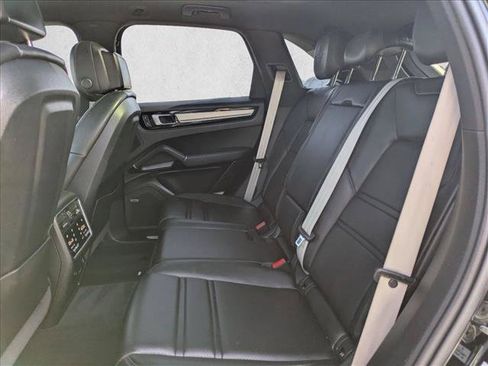 Used 2022 Porsche Cayenne Platinum Edition AWD/4WD image 21