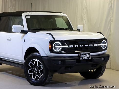 Used 2022 Ford Bronco Outer Banks image 2