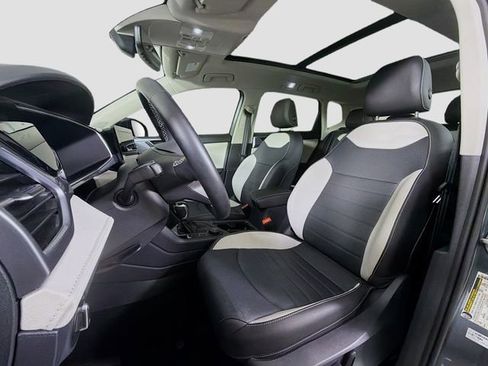 Used 2025 Volkswagen Taos SEL image 11