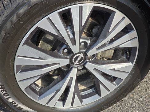 Used 2023 Nissan Rogue SV image 15