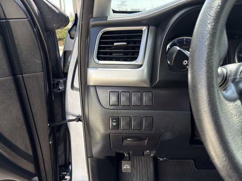 Used 2018 Toyota Highlander LE FWD image 23