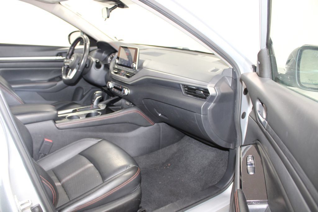 Used 2024 Nissan Altima 2.5 SR FWD image 19