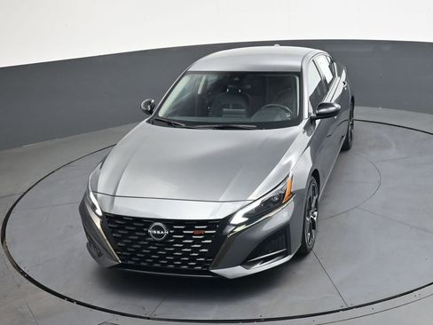 Used 2025 Nissan Altima 2.5 SR image 35