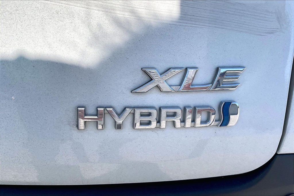 Used 2024 Toyota Sienna XLE FWD image 22