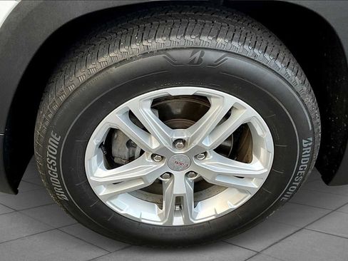 Used 2022 GMC Terrain SLE w/ Driver Convenience Package image 10