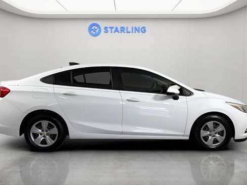 Used 2018 Chevrolet Cruze LS FWD image 11