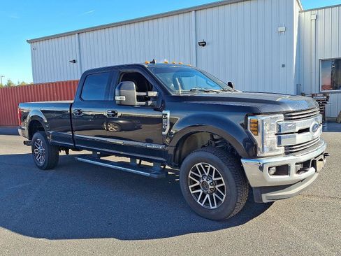 Used 2019 Ford F250 Lariat w/ Lariat Value Package image 3