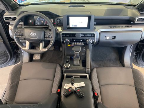 Certified 2025 Toyota Tacoma SR5 AWD/4WD image 20