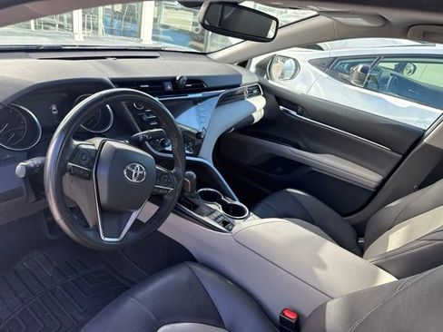 Used 2020 Toyota Camry XLE FWD image 11
