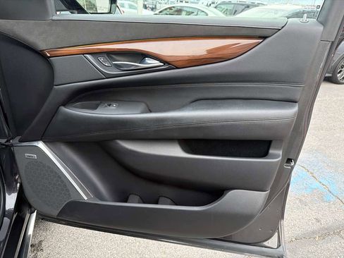 Used 2018 Cadillac Escalade ESV Premium Luxury image 19