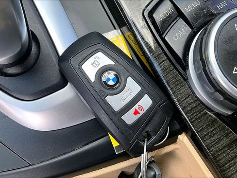 Used 2017 BMW 320i Sedan RWD image 15
