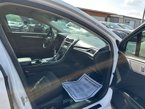 Used 2016 Ford Fusion SE FWD image 12