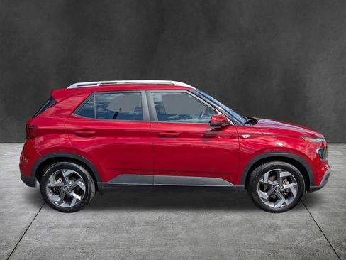 Used 2025 Hyundai Venue SEL FWD image 4