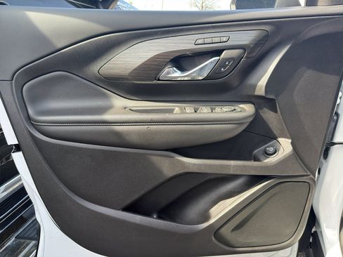 Used 2023 GMC Terrain SLT w/ LPO, Floor Liner Package FWD image 27