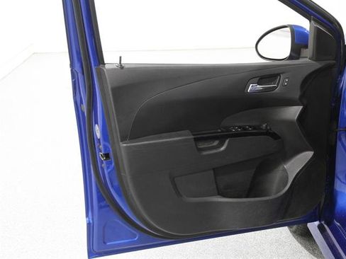 Used 2018 Chevrolet Sonic LT w/ Convenience Package image 4