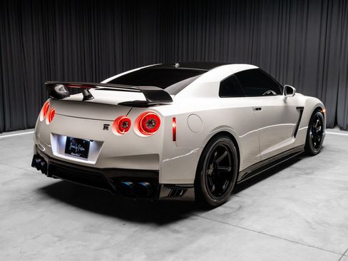 Used 2015 Nissan GT-R Premium AWD/4WD image 37