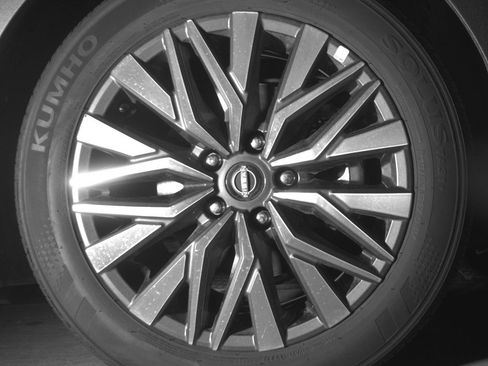 Used 2025 Nissan Altima 2.5 SV FWD image 13