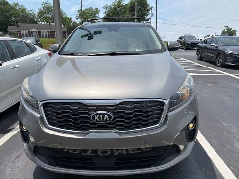 Used 2019 Kia Sorento EX w/ EX Touring Package FWD image 2
