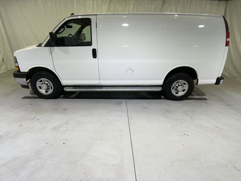 Used 2023 Chevrolet Express 2500 w/ Driver Convenience Package image 7