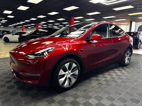 Used 2024 Tesla Model Y Long Range AWD/4WD image 8