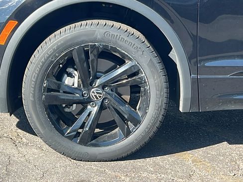 Certified 2024 Volkswagen Tiguan SE R-Line AWD/4WD image 9