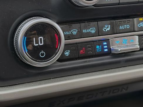 Used 2024 Ford Expedition Max Limited image 25