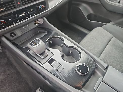 Used 2025 Nissan Rogue SV image 28