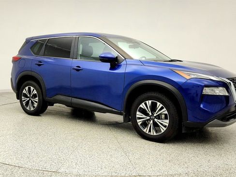 Used 2023 Nissan Rogue SV image 3