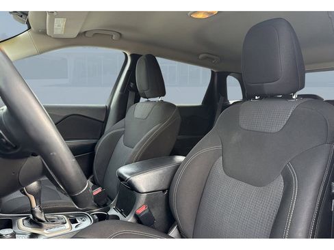 Used 2015 Jeep Cherokee Latitude image 12