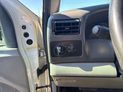 Used 2000 Ford F350 XL image 19