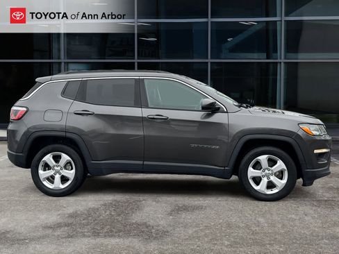 Used 2018 Jeep Compass Latitude w/ Cold Weather Group image 12