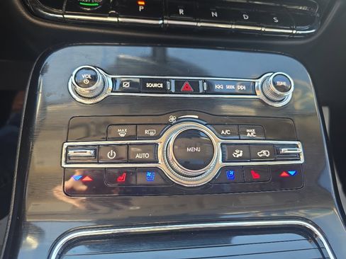 Used 2022 Lincoln Nautilus Reserve w/ Equipment Group 201A image 38