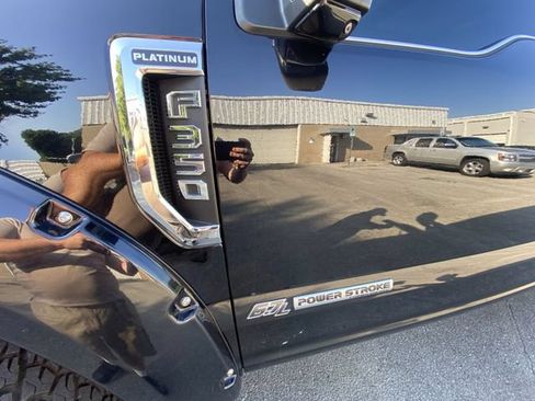 Used 2019 Ford F350 Platinum w/ Platinum Ultimate Package AWD/4WD image 27