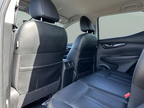 Used 2017 Nissan Rogue Sport SL image 16