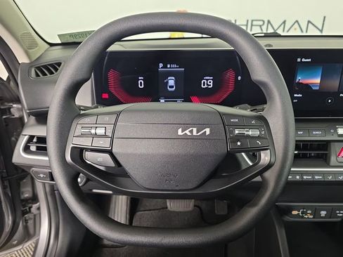 Used 2025 Kia K4 LXS image 27